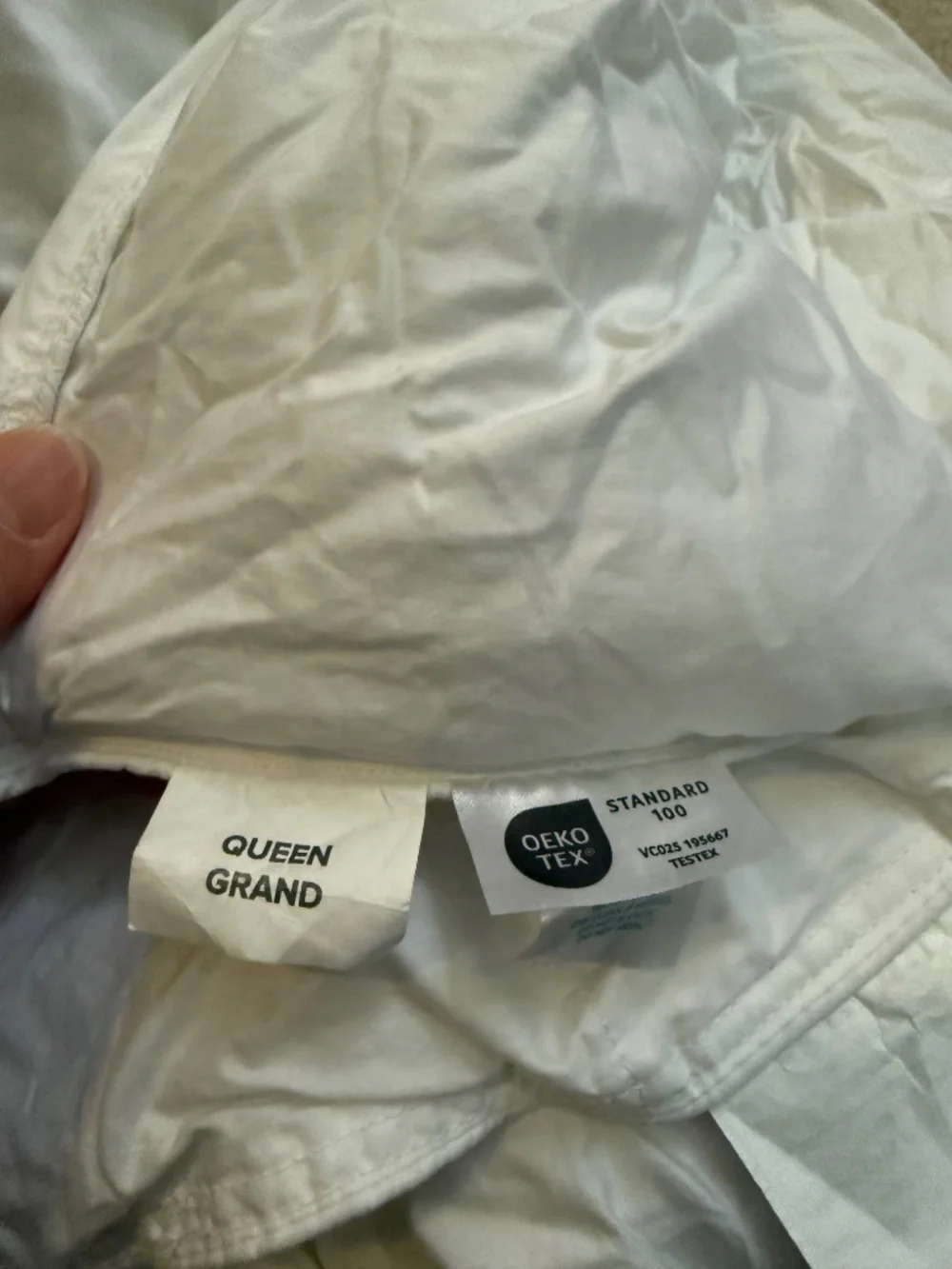 Brooklinen down ALTERNATIVE comforter White Queen - Picture 3 of 5